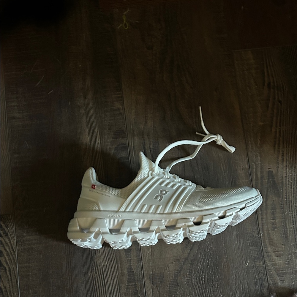 On Clouds Women's White Athletic Shoes - Picture 4 of 5